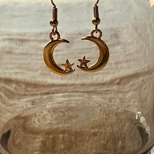 Celestial Half Moons with a Star