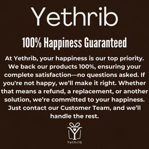 Pode incluir: Gr&aacute;fico marrom escuro com o texto branco "Yethrib" no topo, seguido de "100% Happiness Guaranteed". O texto abaixo detalha uma garantia de satisfa&ccedil;&atilde;o do cliente, prometendo reembolsos ou substitui&ccedil;&otilde;es. Um logotipo de um presente com um cora&ccedil;&atilde;o est&aacute; na parte inferior.