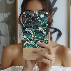 Glas Delfin Handyhülle für iPhone 15 14 13, Samsung Galaxy S23 S24 Ultra, Google Pixel 8 9 Pro | Küsten Mosaik personalisierte Geschenk