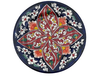 Plato de cerámica uzbeka pintado a mano: diseño floral tradicional