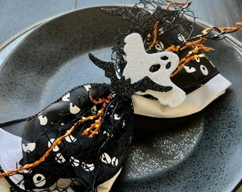 Ghost Napkin Ring, spooky table decor for Halloween, fall tabletop decor for housewarming, Indoor Halloween Party Decor, cute ghost decor