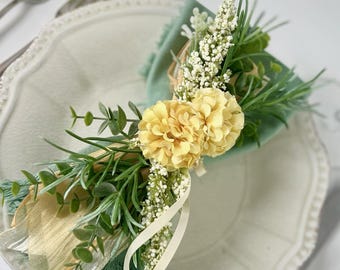 Marigold flower napkin ring, floral housewarming gift, country dinner table decor, bridal shower decor