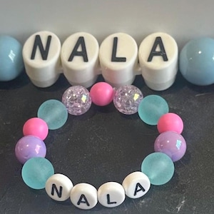 Pulsera para ti! Hecha a medida para combinar con el collar que hacemos para tu amigo peludo. Collar con cuentas.