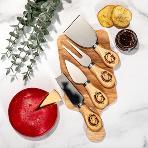 Personalisiertes Käsemesser-Set - 4-teilige gravierte Käsewerkzeuge aus Holz - Einweihungsgeschenk