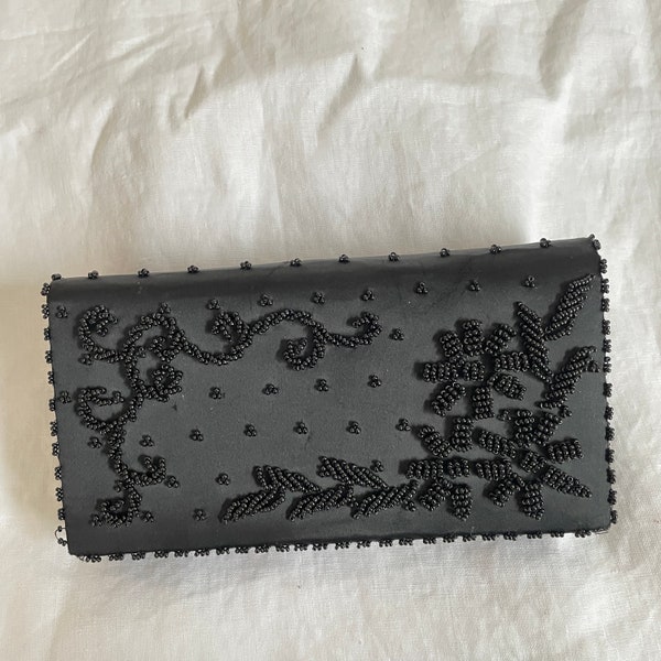 Pochette en satin de soie perlée noire Perles florales vintage Sacs de soirée des années 1950