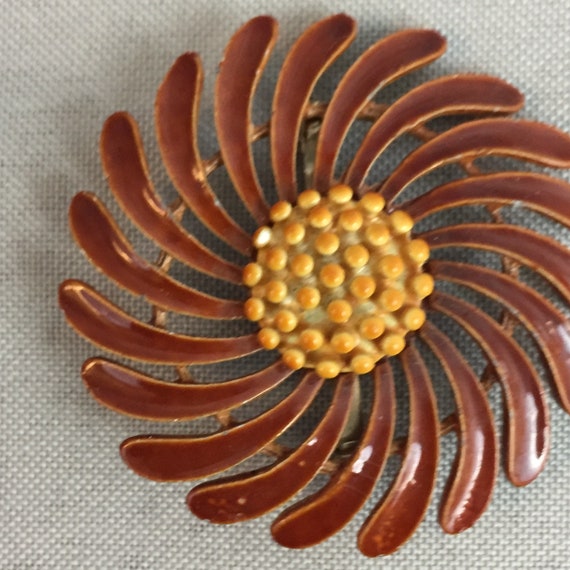 Flower Power 1960/'s Flower Brooch Hippie Brooch Brown and Orange