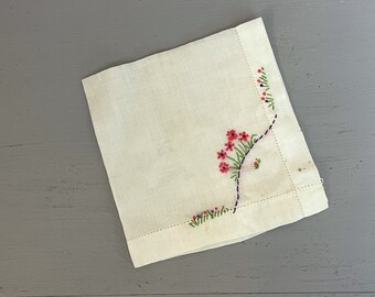 Hand-Embroidered Flowers White Cotton Hanky Pocket Square Vintage 1960s Accessories