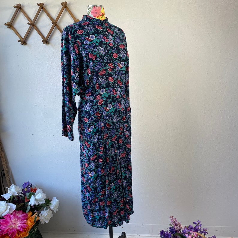 Karin Stevens Dark Floral Long Sleeve Rayon Dress Vintage 1980s 1990s Womens image 2