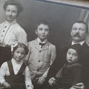 Lot de 8 cartes et photographies de famille vintage, enfants avec parents ou grands-parents, cartes et photographies anciennes