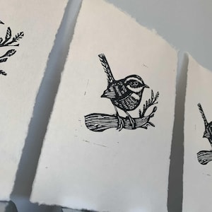 Klein winterkoninkje, linosnede A5. Verjaardag, verloving, cadeau, bruiloft, Valentijnsdag, Moederdag, Vaderdag, verjaardag of welke dag dan ook