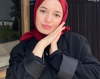 Hijab in voile di cotone rosso bordeaux: antipiega, stile semplice, cuciture italiane
