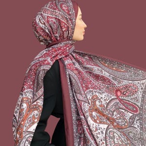 Crimson Paisley Hijab – Wrinkle-Resistant, Breathable, Lightweight Scarf with Italian Stitching, Modest Headscarf 70x185 cm, made in Türkiye