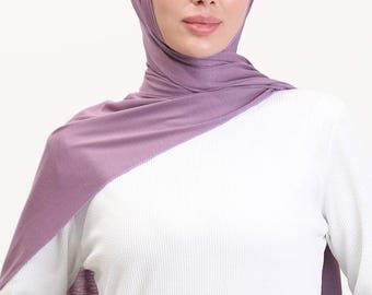 Hijab in jersey lilla: adatto ai principianti, non servono spille