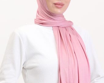 Różowy hidżab z dżerseju: chusta na głowę dla początkujących, bez spinek