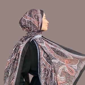 Mocha Noir Paisley Hijab – Wrinkle-Resistant, Breathable, Lightweight Scarf with Italian Stitching, Modest Headscarf, made in Türkiye
