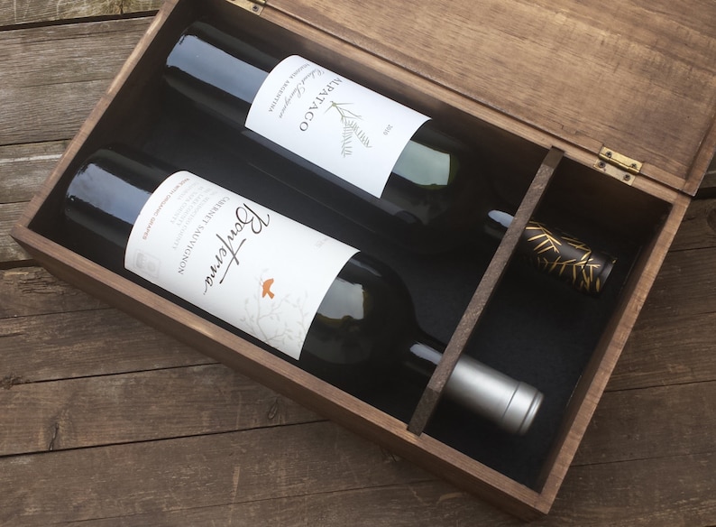 Custom double wine box for two bottles. Personalized for your wedding ceremony, anniversary or engagement gift image 2