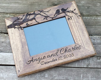 Love birds wooden picture frame, custom wedding photo frame, personalized photo frame, 5x7 horizontal picture frame, engagement photo frame