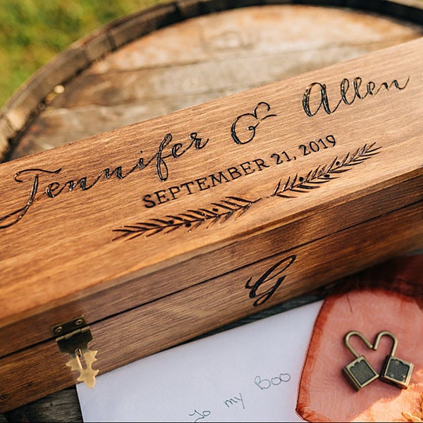 Caja de vino de boda personalizada - Ceremonia de madera personalizada, carta de amor, caja de votos - regalo con cerradura y grabado a mano