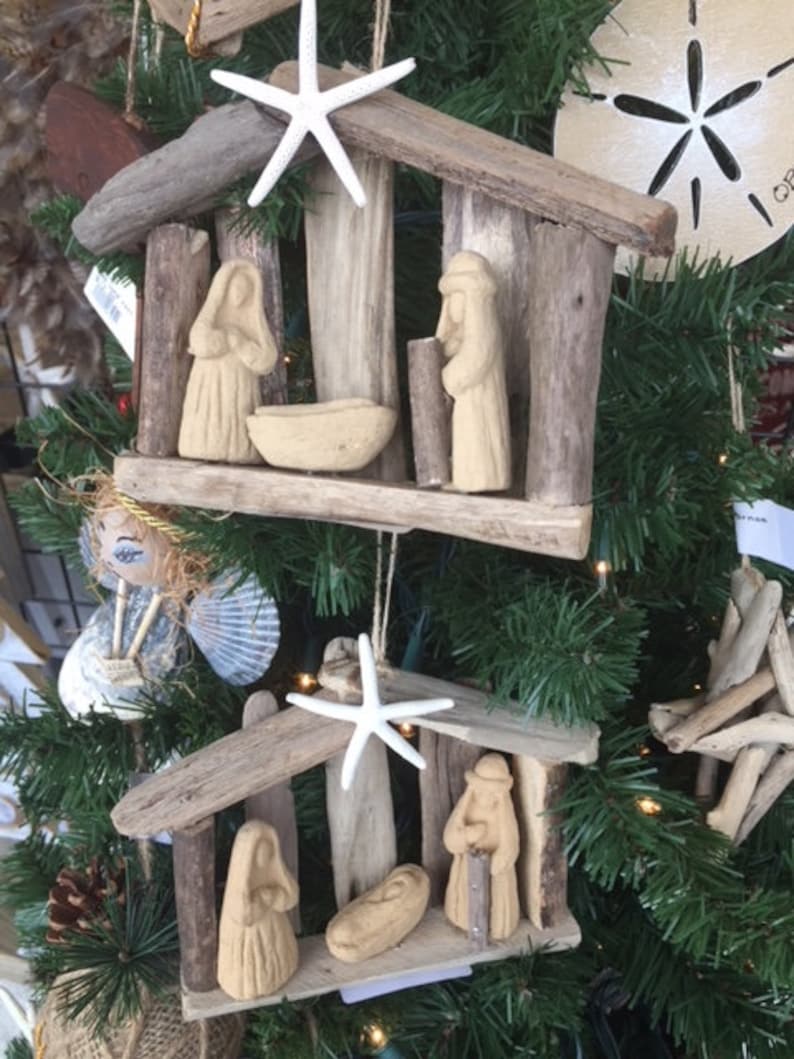 VENTA Orden por 12 15 Driftwood Natividad Pesebre Adorno Sagrada Familia Iglesia de Navidad grupo pequeño Amante de la playa SawdustSandandSpirit OBX imagen 4