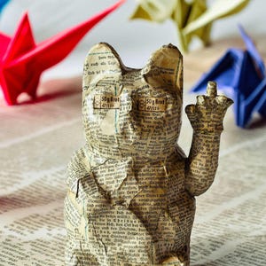 FukiBoy - Letter, Glückskatze, Winkekatze, Katze, Cat, Lucky, Deco, Kunst, Moderne Kunst, Modern Art. Protect Your Energy.