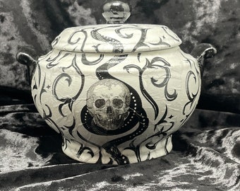 Decorative ceramic cauldron altar pot with lid skull snake tribal decoupage design cauldron witch altar supplies