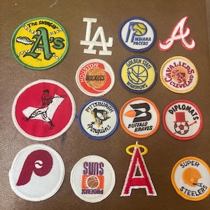 Écussons vintage de sport : Warriors, Penguins, Dodgers, Braves, Steelers, Phillies, Suns, Rockets, White Sox, A’s, NBA, MLB, NFL