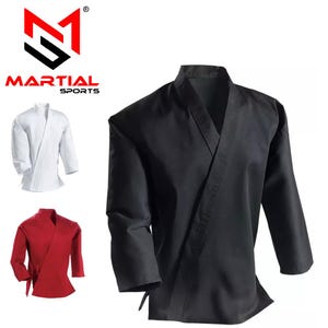 Pode incluir: Uniforme preto de artes marciais com gola em V e mangas compridas. A imagem também mostra um uniforme de artes marciais branco e vermelho. O logotipo "MARTIAL SPORTS" é visível no canto superior esquerdo.