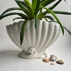 Vintage Shell Mantle Vase ~ Falcon Ware Sylvac Nautical Bulb Planter ~ Coastal Decor Seascape Centrepiece ~