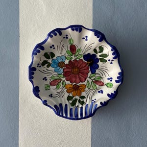 Vintage Spanish Shell Plate ~ Hand Painted Scallop Plate ~ Ceramic Kitchen Plaque ~ Mediterranean Ceramics ~ Vintage Wall Plate ~