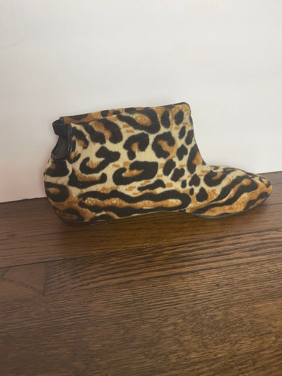 Leopard Steps 1960s 60s Vintage Mod Ankle Boots - image 10