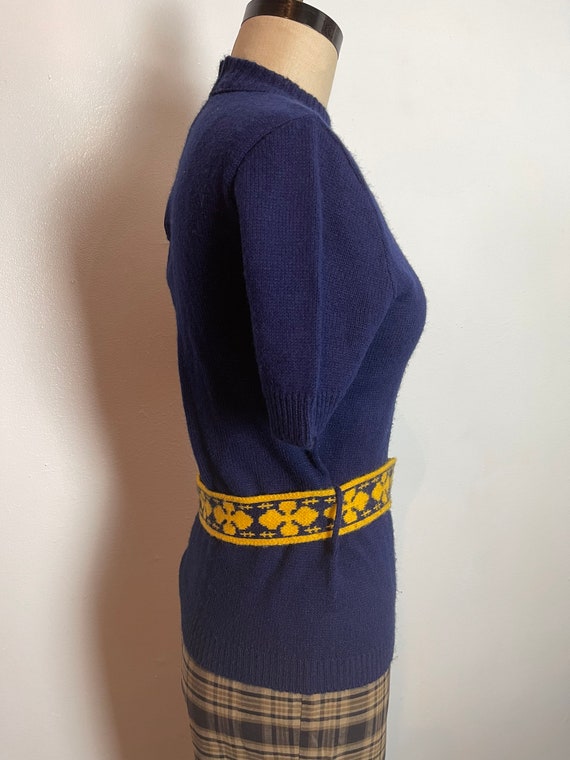 Deep Blue and Gold 1960s Short Sleeve Sweater wit… - image 6