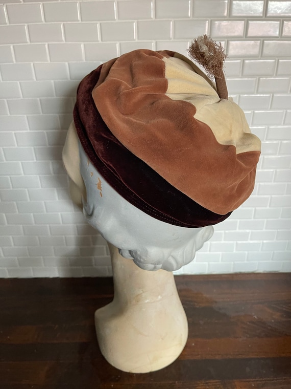 Tri-colored Brown and Cream 1940s 1950s Velvet Beret - Etsy display picture 1