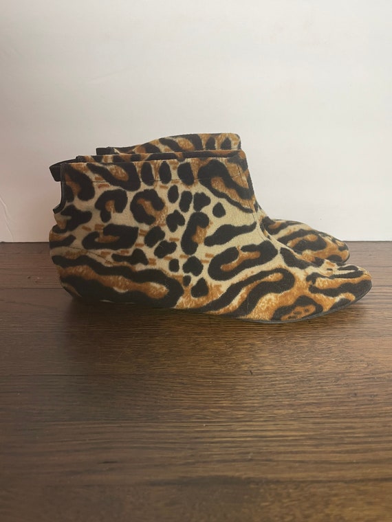 Leopard Steps 1960s 60s Vintage Mod Ankle Boots - image 3