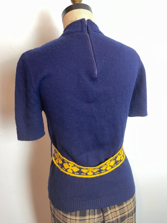 Deep Blue and Gold 1960s Short Sleeve Sweater wit… - image 4