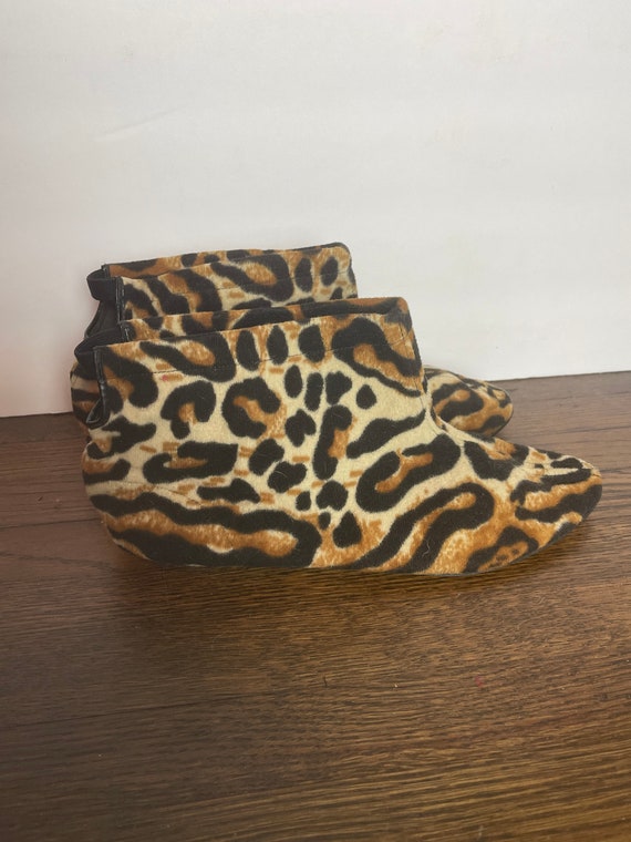 Leopard Steps 1960s 60s Vintage Mod Ankle Boots - image 9