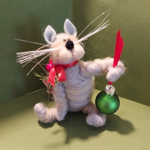 Christmas Bulb Felted Wool Kitty Ornament Bild 1