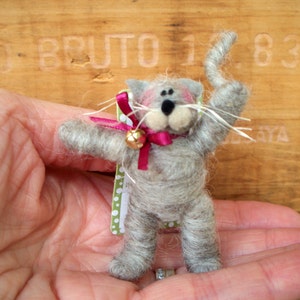 Kitten Pin of Wool Wrap/Needle Felted
