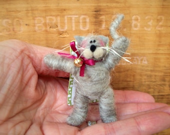 Kitten Pin of Wool Wrap/Needle Felted