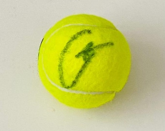 カルロス・アルカラスのサイン入りウィンブルドン テニスボールと