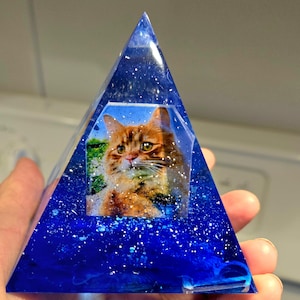 Pyramide-Haustier-Denkmal
