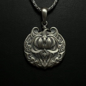 Halloween Pumpkin Pendant Necklace, Scary Jack-O&#39;-Lantern Charm for Spooky Accessories, Unique Horror Jewelry Gift for Halloween Lovers.