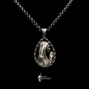 Vintage Virgin Mary Pendant Necklace, Religious Jewelry for Men and Women, Catholic Rosary Medallion, Prayer Necklace Gift