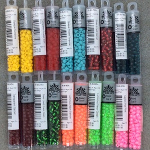 TOHO、6/0 シードビーズ、3.5 mm、セイロン ホット ピンク、ネオン グリーン、ネオン サーモン、グラス グリーン、カプリ ブルー、ターコイズ、ガーネット、サンシャイン、ジュエリー用品