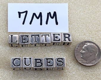 Cuentas de plata de ley oxidada con letras: Cubo inicial de 7 mm con agujero grande