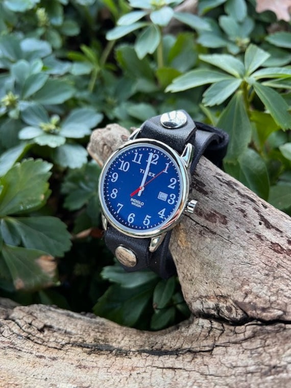 Muñeca Pequeña Cuanto Mide Un Reloj De Mano Tangente 33 — NOMOS