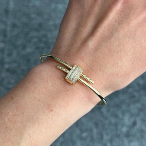 Bracelet jonc à clous plaqué or pour femme - Cadeau élégant bracelet réglable pour elle - Des bijoux scintillants pour la fête des mères - Pièce moderne