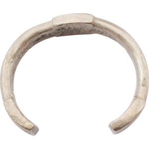 zware ashanti-vechtarmband voor vrouwen C.1900 uit de Sir Cecil Armitage Collection, verzameld vóór 1920.