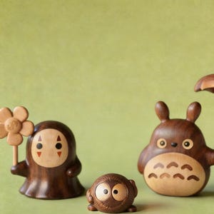 Figura de duende de hollín de madera hecha a mano, decoración Susuwatari inspirada en El viaje de Chihiro, regalo único para fans de Ghibli, regalo de El viaje de Chihiro imagen 3