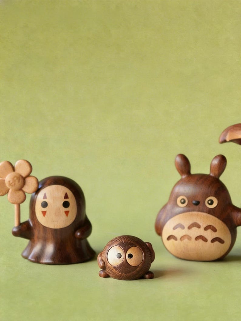 Figura de duende de hollín de madera hecha a mano, decoración Susuwatari inspirada en El viaje de Chihiro, regalo único para fans de Ghibli, regalo de El viaje de Chihiro imagen 3