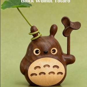 Figuritas de Totoro de madera hechas a mano, Totoro cinético con molino de viento, escultura de escritorio inspirada en Studio Ghibli, regalo para fans de Studio Ghibli Black Walnut Totoro